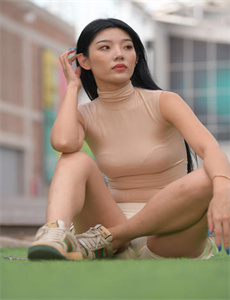 《小草在线观看视频免费观看》