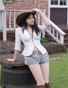 《欧美美女裸体》